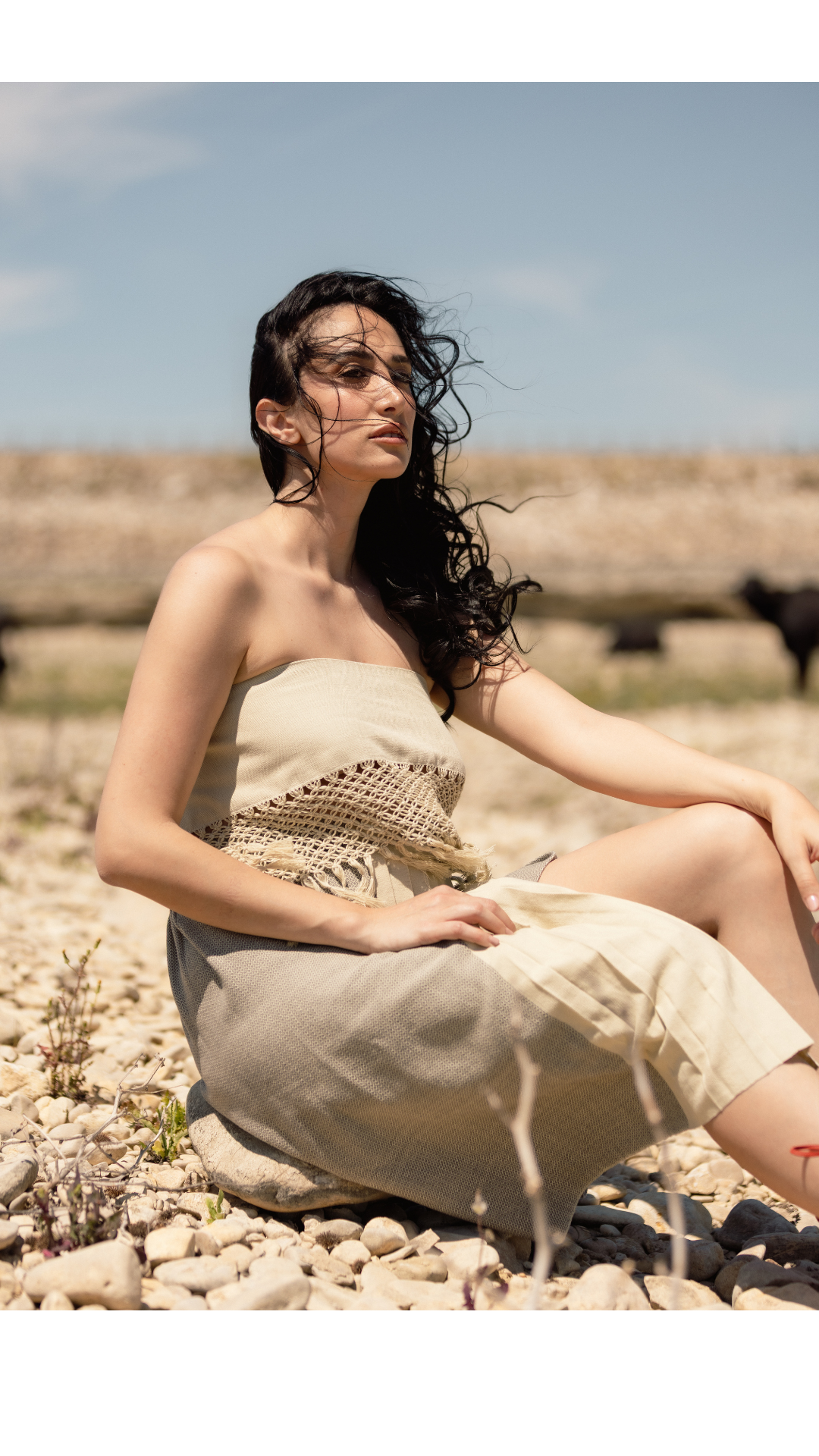 Eternamente -Top in macramè e gonna a pieghe